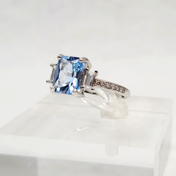 Sterling 2ct Topaz Ring - Picture 5 of 16
